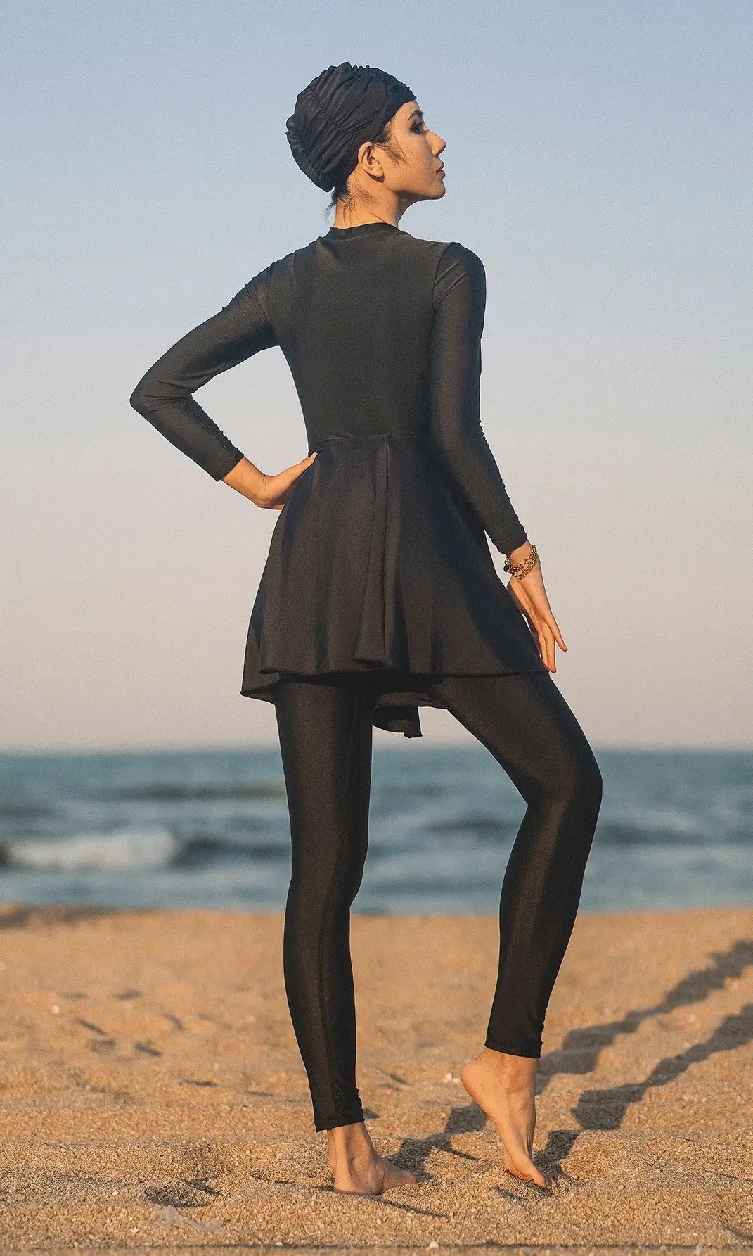 Burkini maillot de bain noir avec bonnet (vue de dos)