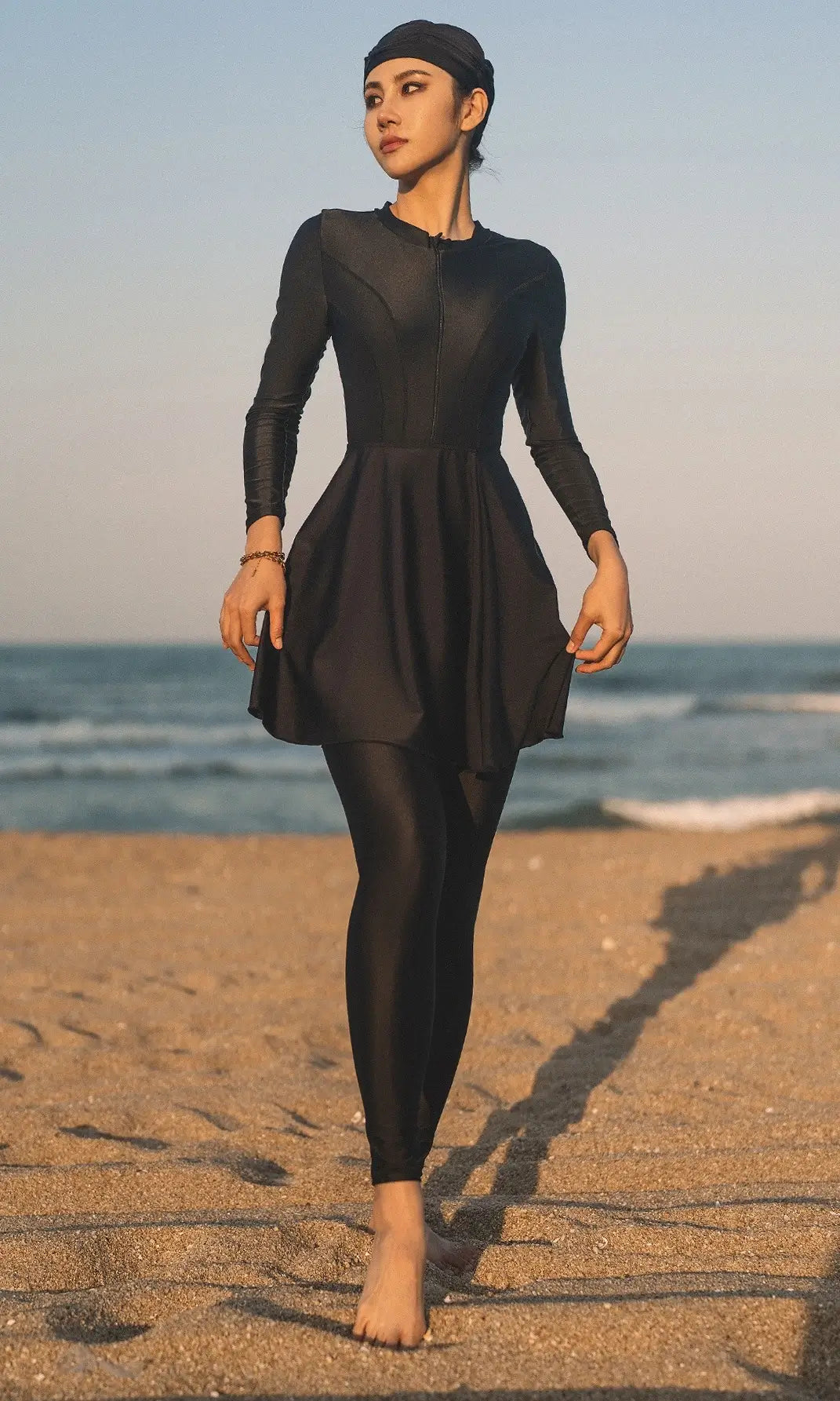Burkini maillot de bain noir avec bonnet (vue de face)
